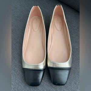 Bandolino Women's Black and Gold Flats size 8.5 Stylish Chic Footwear